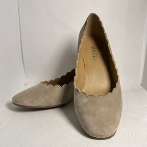 Vaneli Taupe Scalloped Edge Classic Heels Size 7